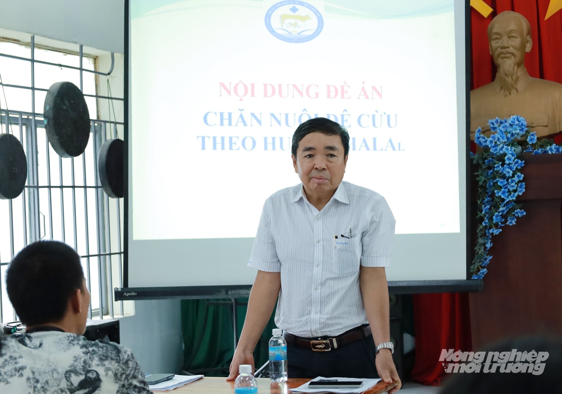 Ông Phan Đình Thịnh, Chi cục trưởng Chi cục Chăn nuôi và Thú y Khánh Hòa chia sẻ tại buổi tập huấn. Ảnh: Phương Chi.