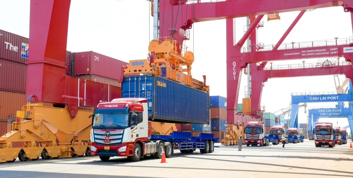 Nhiều chính sách, trong đó có tài chính ngân hàng đang được triển khai đồng bộ nhằm tiếp sức cho cộng đồng doanh nghiệp. Nhiều chính sách, trong đó có tài chính ngân hàng đang được triển khai đồng bộ nhằm tiếp sức cho cộng đồng doanh nghiệp.