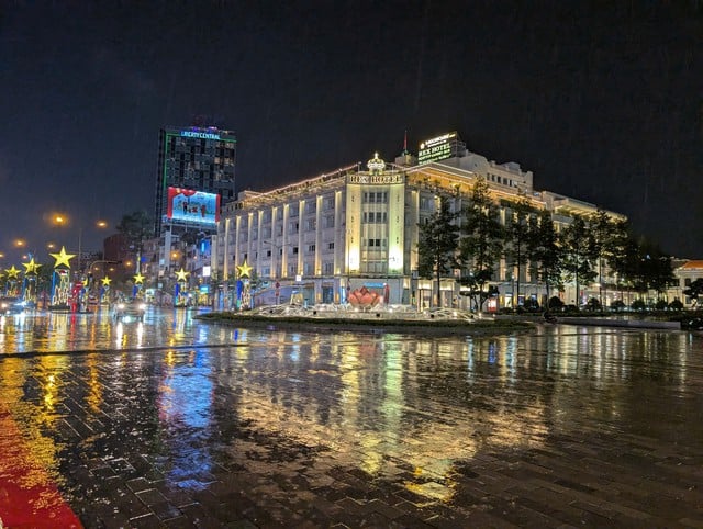 Gallery - Ho Chi Minh City is a kaleidoscope of colors when night falls. - image 5