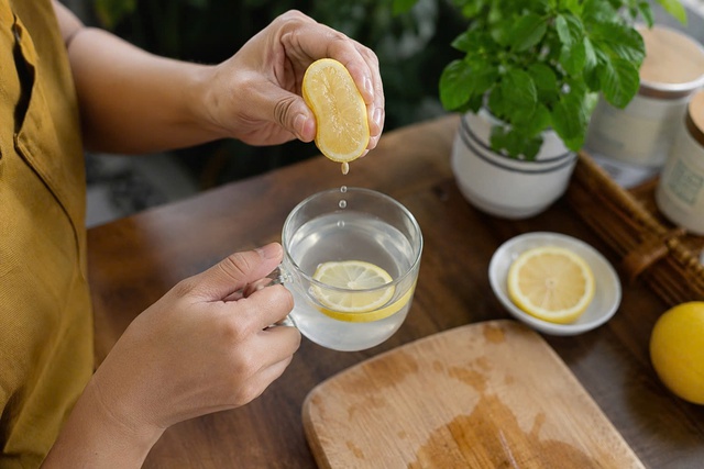 Does drinking warm lemon water in the morning really help with weight loss  and detoxification?