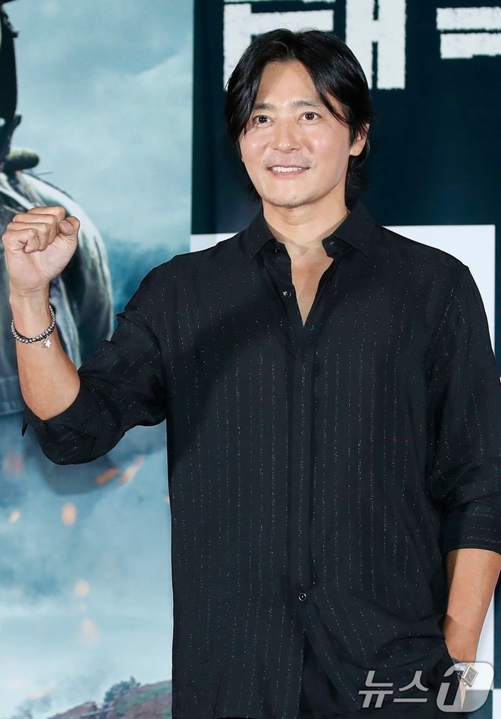 ドラマ「完璧な紳士」のチャン・ドンゴンが、54歳にして変貌した姿で