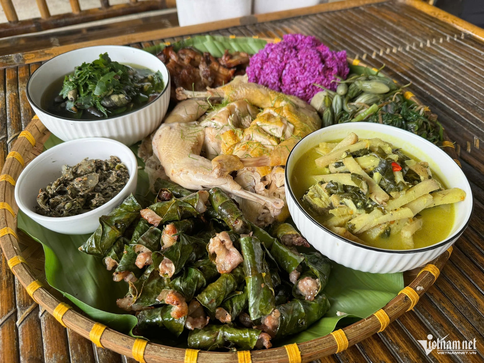 Gallery - A unique feast with many specialties from Phu Tho, enough to feed 6-7 people, with some dishes that are 'selective' in terms of who should try them. - image 6