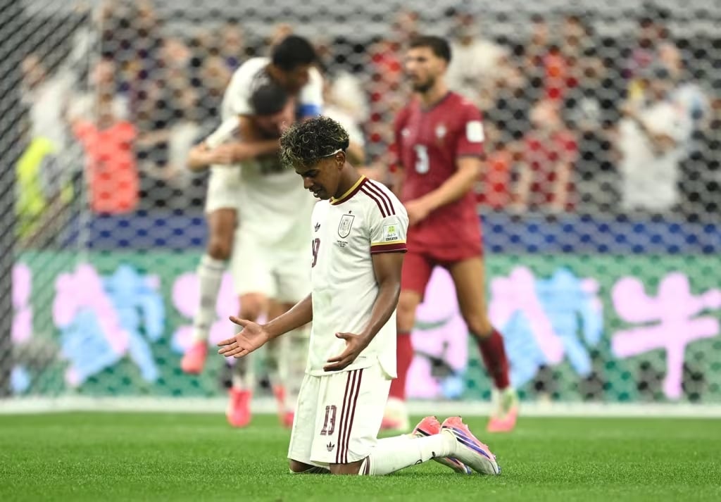 Các cầu thủ Tây Ban Nha ăn mừng chiến thắng nhọc nhằn. Ảnh: FIFA.