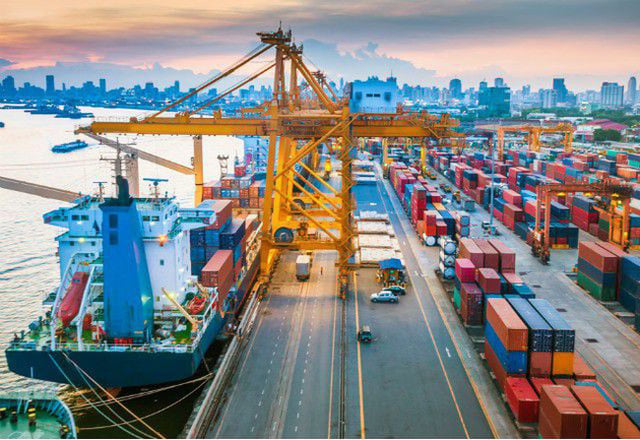 De totale import- en exportomzet in de eerste helft van het jaar bedroeg 550 miljard USD.