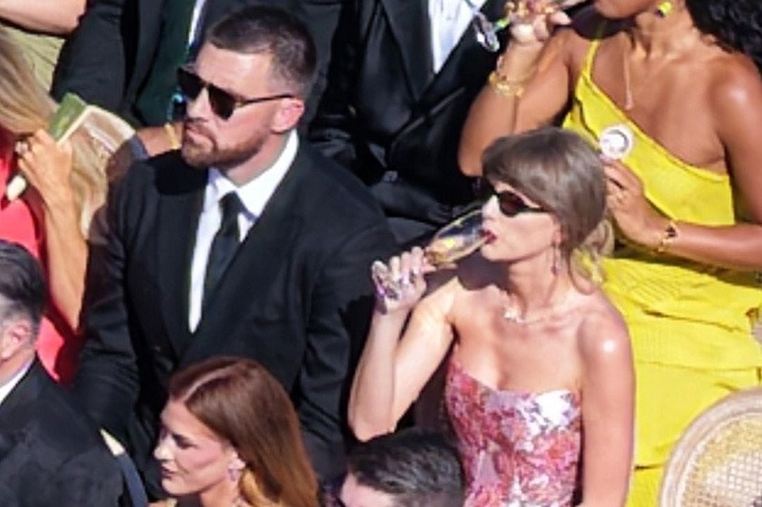https://static-images.vnncdn.net/vps_images_publish/000001/000003/2026/7/11/taylor-swift-travis-kelce-juju-wedding-071026-10-63770957e5a1458f9266776c55a974fd-870.jpg