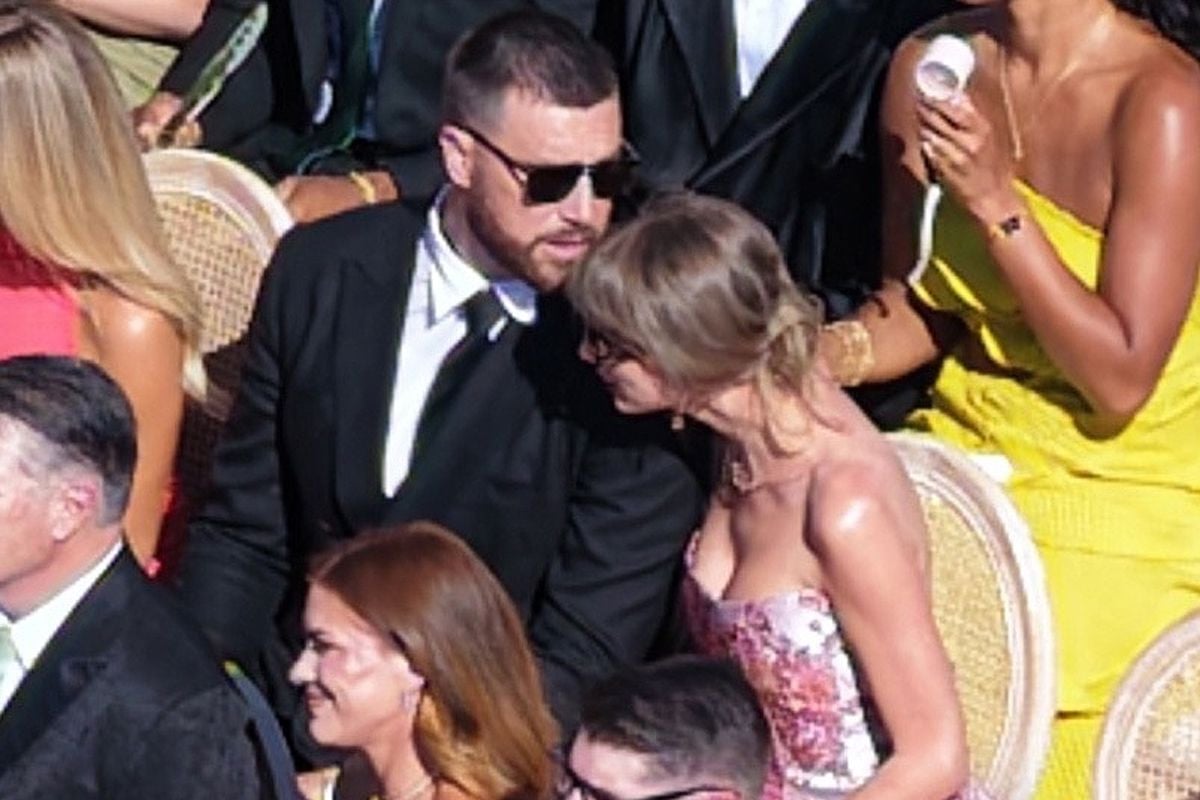 https://static-images.vnncdn.net/vps_images_publish/000001/000003/2026/7/11/taylor-swift-travis-kelce-juju-wedding-071026-9-7d9731e930a546fa8b2249bea415ce4f-872.jpg