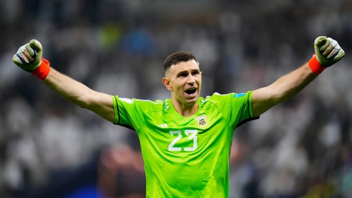 エミリアーノ・マルティネス――かつてFIFAに規則改正を迫った
