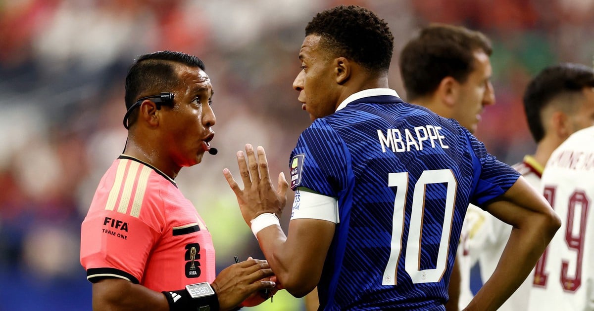 FIFAの審判部門責任者であるコリーナ氏が、フランスがスペインに敗れた