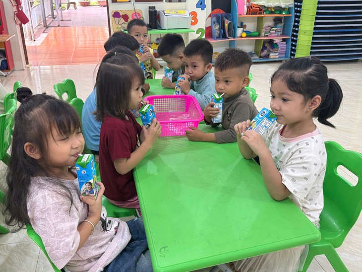 Quang Ninh investuje do roku 2026 800 miliard dongů do specializovaného vzdělávání - Foto 2.
