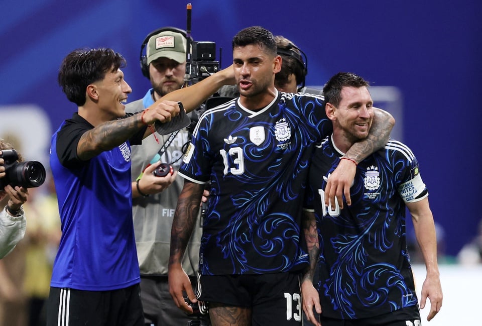 メッシは「サッカーの魔術師」だが、アルゼンチンは依然として物議を