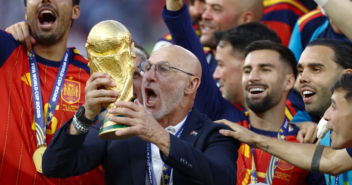 フエンテ監督と英雄トーレスはワールドカップ優勝後、「スペインは