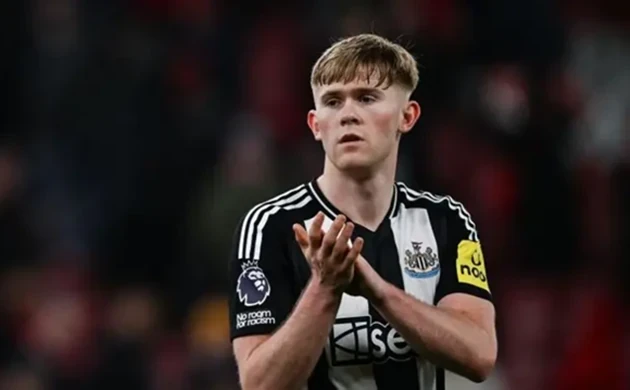 Lewis Hall manifestou o desejo de se juntar ao Manchester United para jogar na Liga dos Campeões.