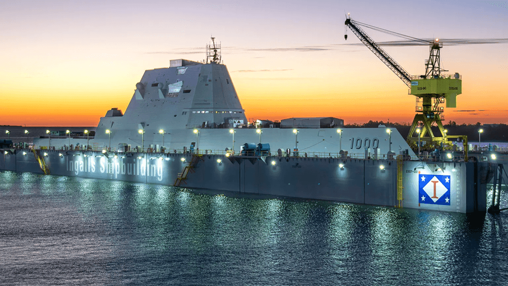 米海軍駆逐艦ズムウォルトは、極超音速ミサイルの搭載計画に苦慮している。