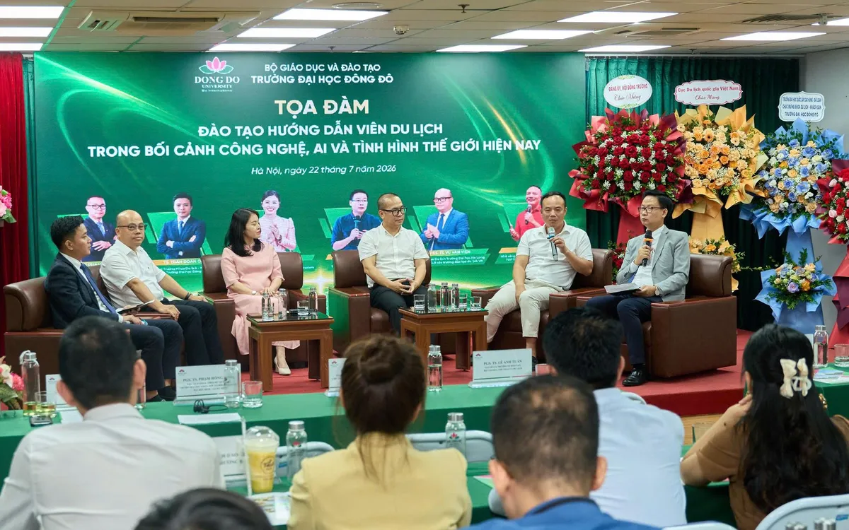 Các diễn giả tham dự Tọa đàm “Đào tạo hướng dẫn viên du lịch trong bối cảnh công nghệ, AI và tình hình thế giới hiện nay”