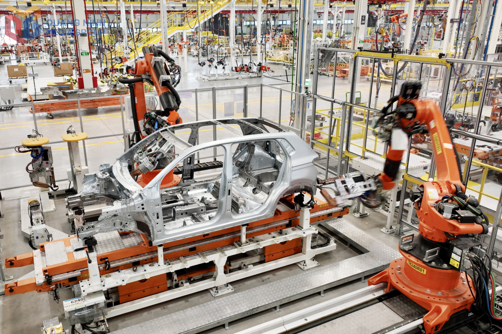 L'usine automobile Thành Công Việt Hưng dispose d'une ligne de production moderne et hautement automatisée qui intègre de nombreuses avancées scientifiques et technologiques.