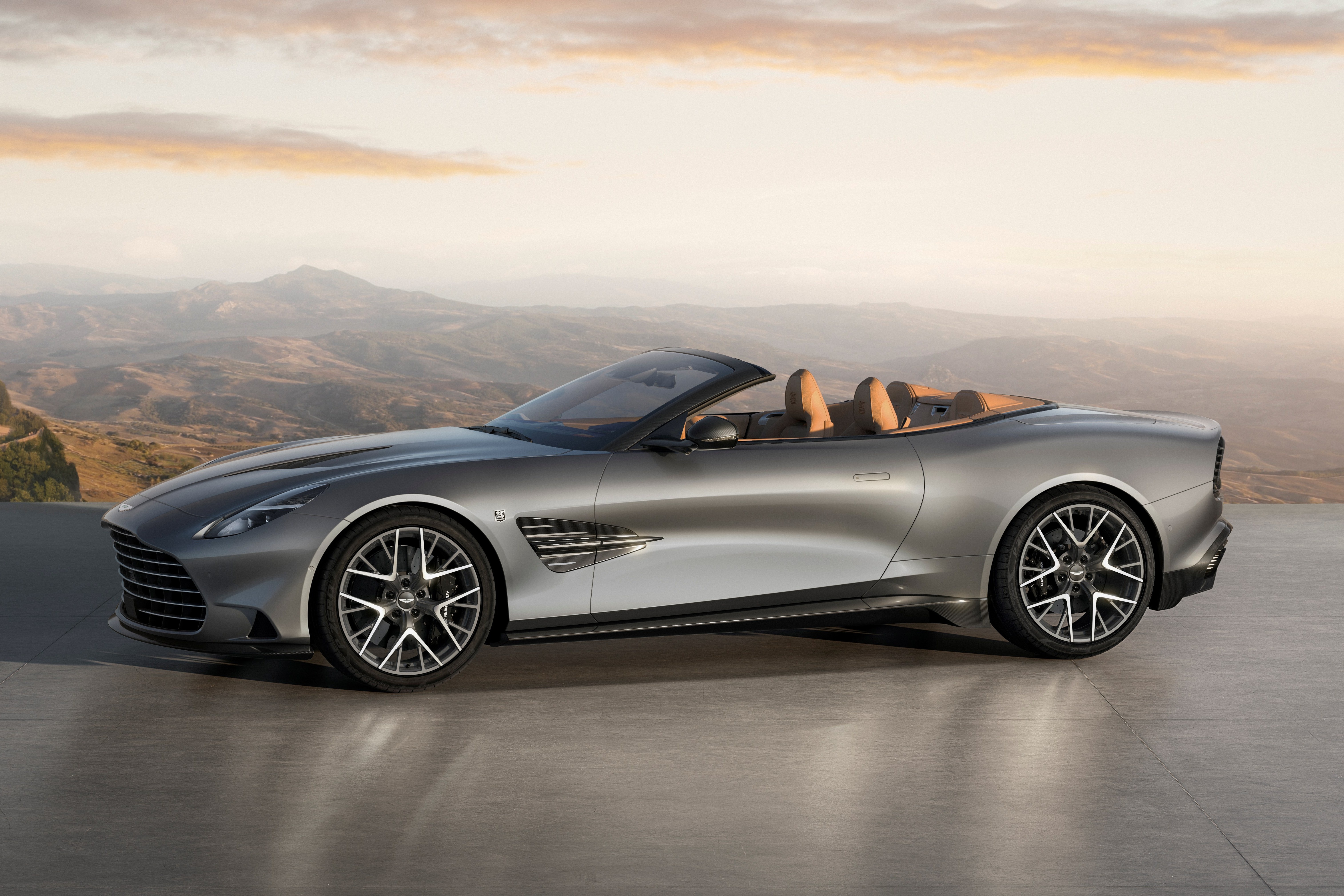アストンマーティン・ヴァンキッシュ25スーパーカーは、世界限定50台