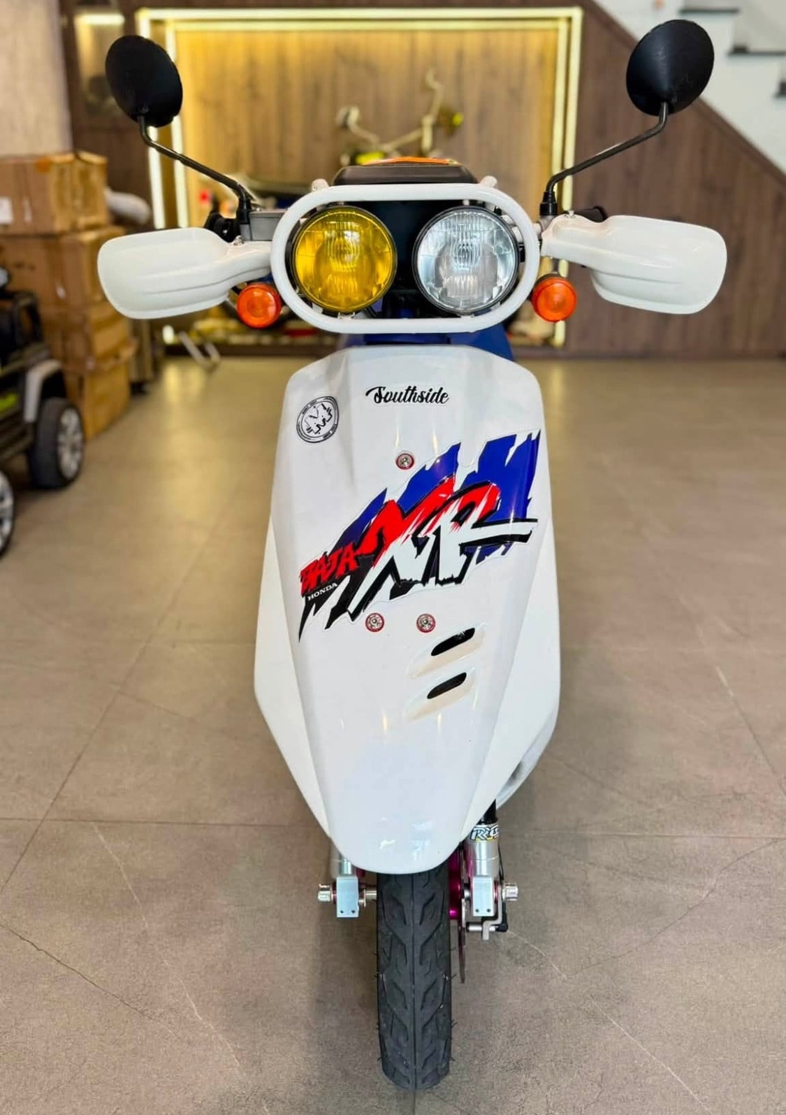 なんかの絵 1996年製のホンダ・ディオ・バハは1億5000万ベトナムドンで販売されて