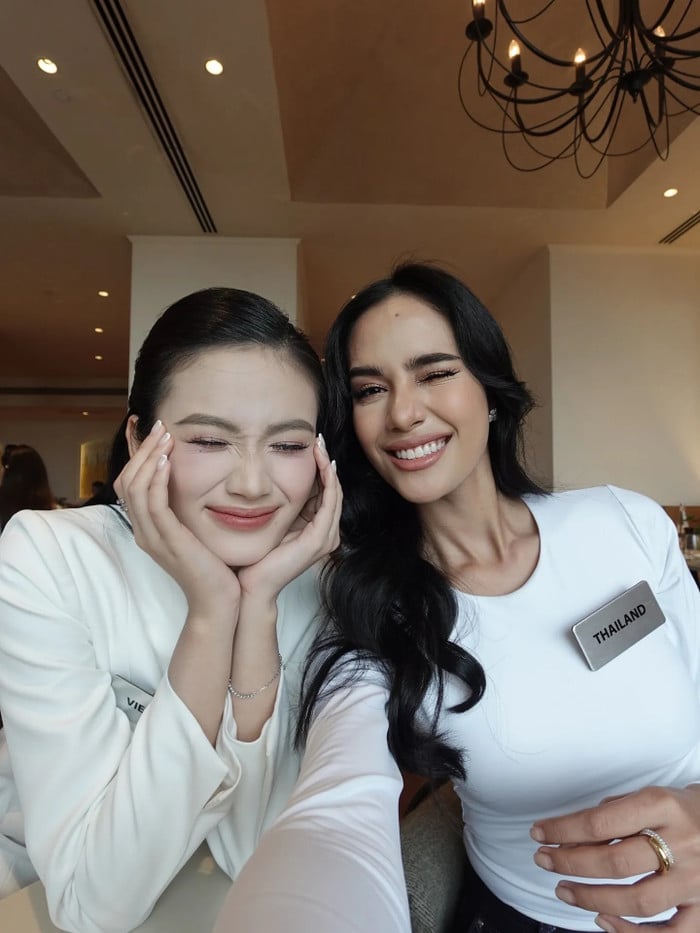 Opal Suchata و Ý Nhi رابطه نزدیکی دارند.