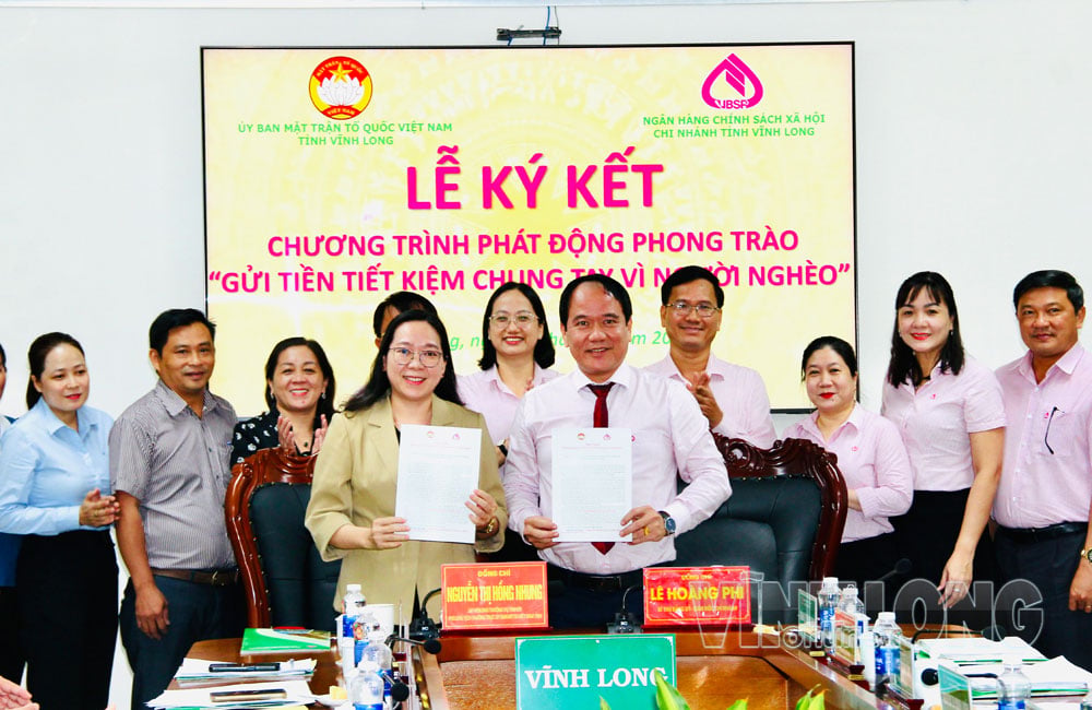 The Standing Committee of the Vietnam Fatherland Front Committee of the province and the Provincial Branch of the Social Policy Bank signed an agreement to launch the 