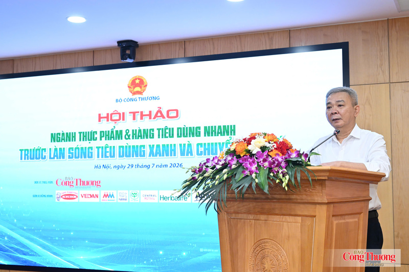 Ông Nguyễn Tiến Cường - Phó Tổng Biên tập Báo Công Thương phát biểu tại hội thảo.