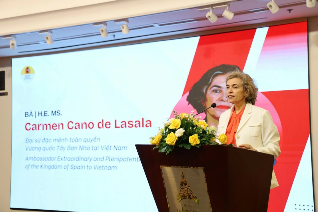 Ambassador Carmen Cano de Lasala