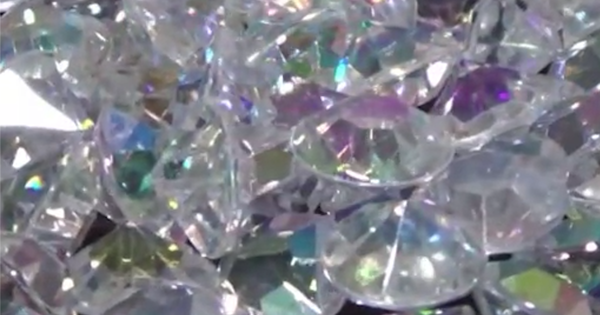 Advocaten analyseren de kosten die verbonden zijn aan de consumptie en handel in gesmokkelde diamant