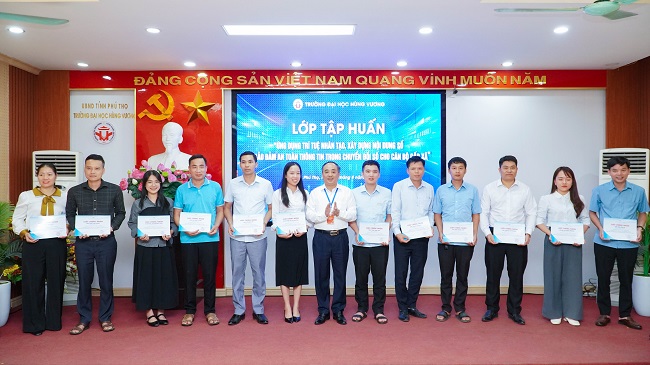 Hung Vuong University held the closing ceremony for the training course "Application of Artificial Intelligence, Digital Content Development, and Information Security in Digital Transformation for Commune-Level Officials". - Vietnam.vn