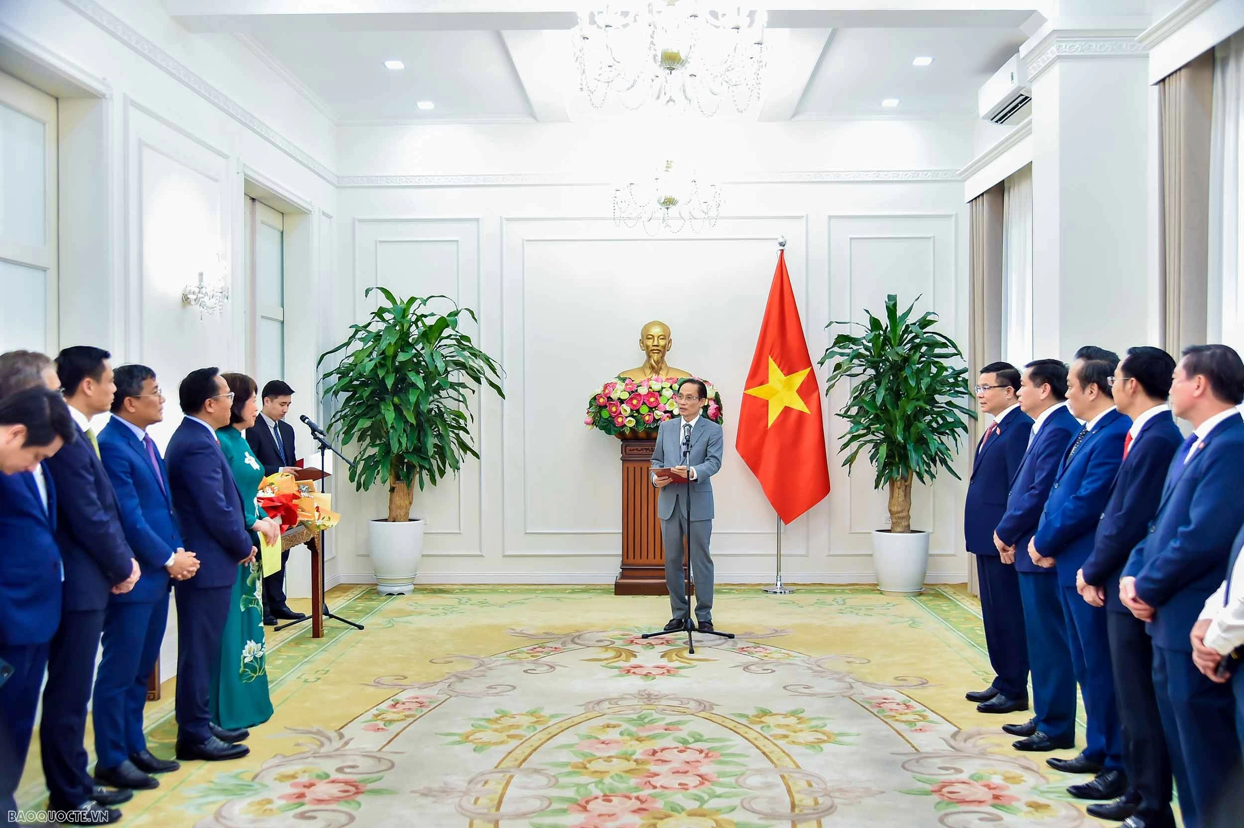 大臣の上