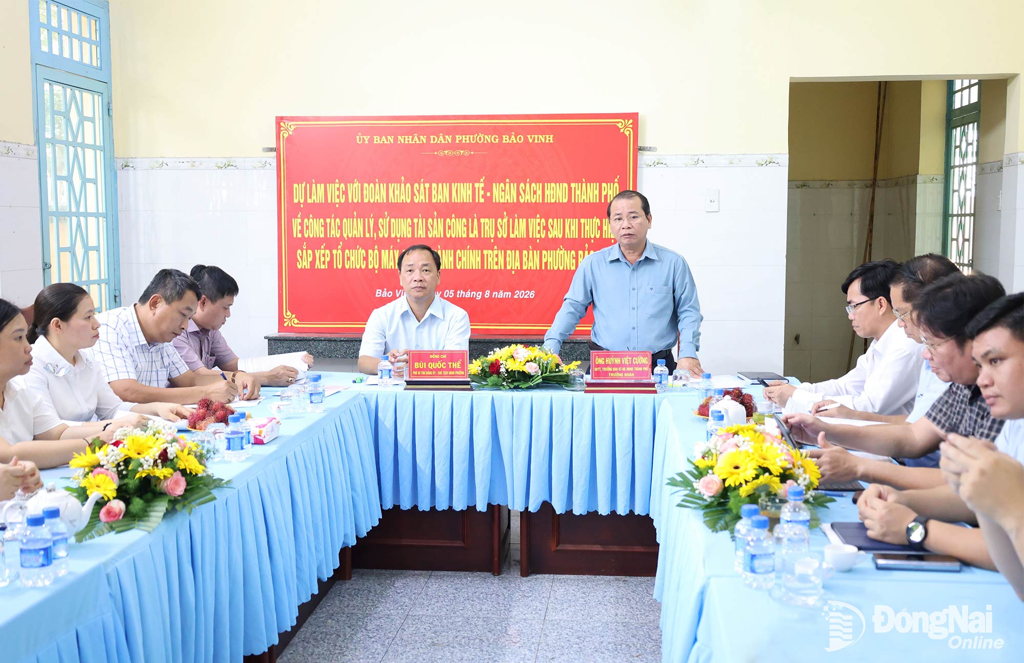 Huynh Viet Cuong, Head of the Economic and Budget Committee of the City People's Council, speaks at the working session. Photo: Ho Thao