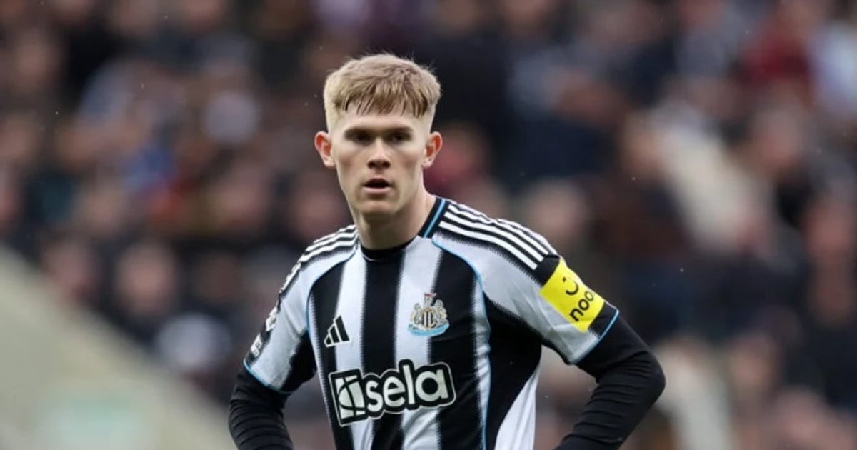 Manchester United zit vast in de onderhandelingen over Lewis Hall, omdat Newcastle vastbesloten is o