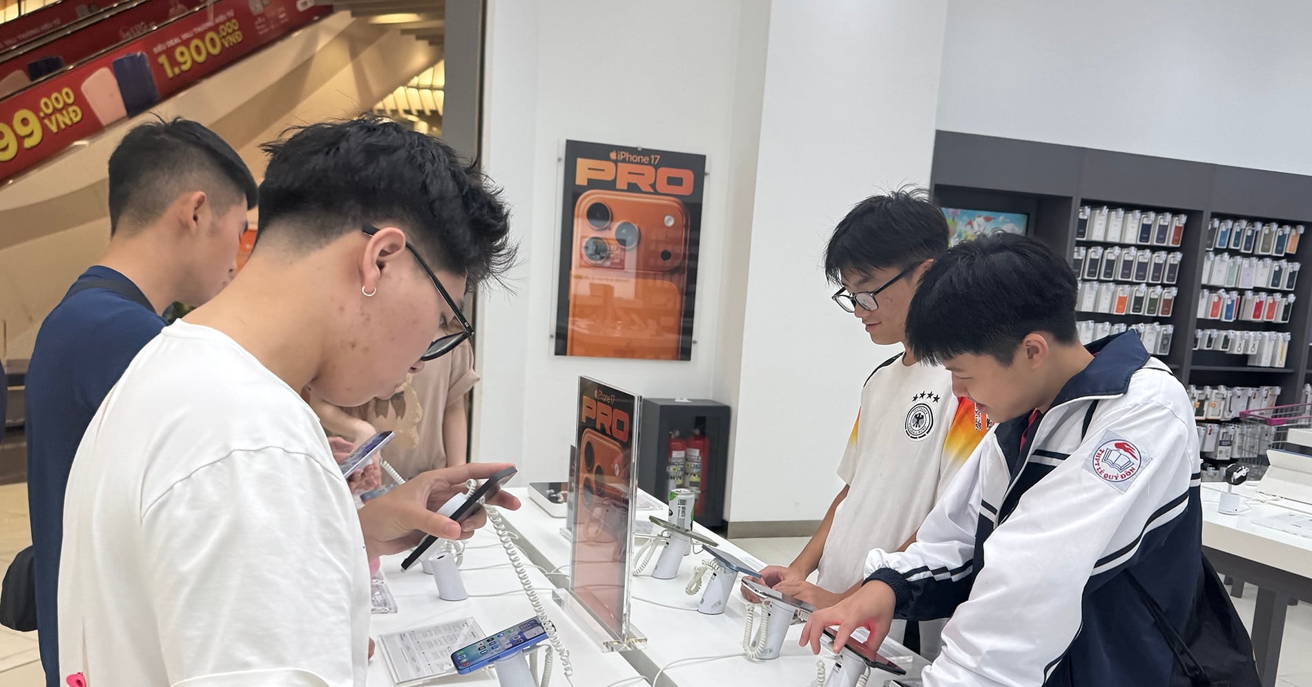 З наближенням дати запуску iPhone 18 ціна на iPhone 17 Pro Max несподівано падає.