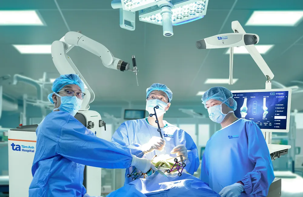 O Hospital Tam Anh estabeleceu um recorde ao realizar com sucesso mais de 100 cirurgias complexas de substituição articular graças ao seu 