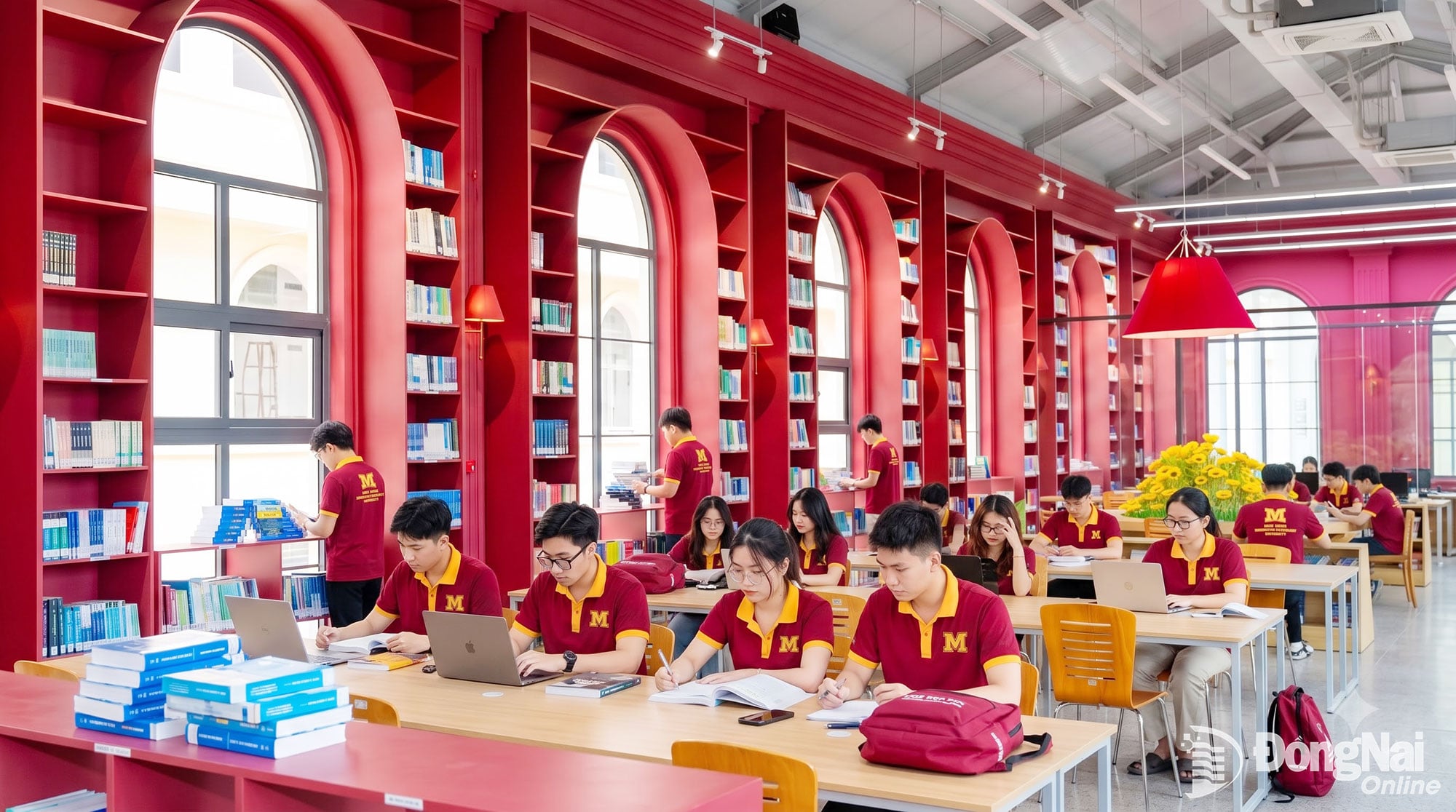 Espaço da biblioteca da Universidade de Tecnologia do Leste. Foto: Cong Nghia