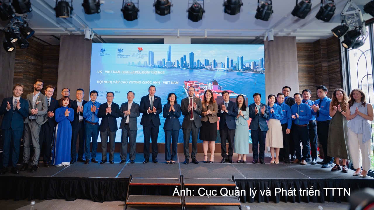 Topconferentie tussen het VK en Vietnam over AI, FinTech, grondstoffenderivatenmarkten en logistiek.