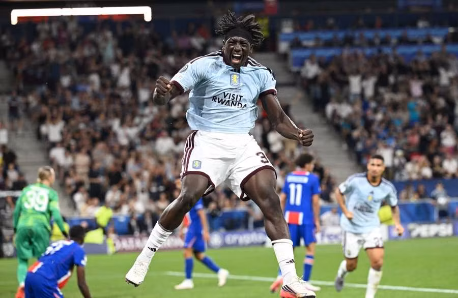 Madjo gỡ hòa cho Aston Villa.