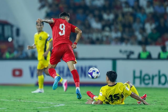 Phóng viên Malaysia hỏi xoáy về trận thua 4-0, thầy Kim đáp trả 2 Meramalkan perlawanan separuh akhir pertama antara Malaysia dan Vietnam: Masuk jauh ke dalam sarang 'Harimau'.
