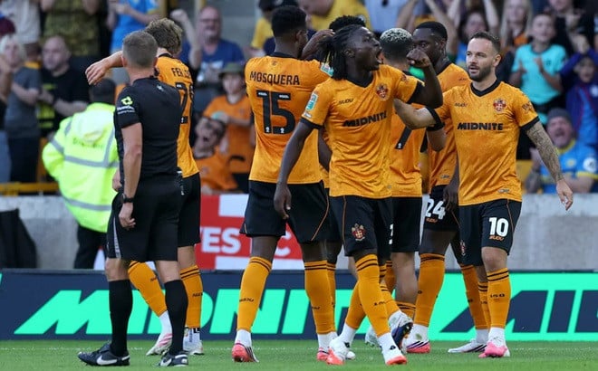 Plani i rindërtimit të Wolves nën drejtimin e trajnerit Cesar Peixoto synon të fitojë promovimin në Premier League. 3 Wolves bëri një paraqitje mbresëlënëse në Carabao Cup nën drejtimin e trajnerit Peixoto.