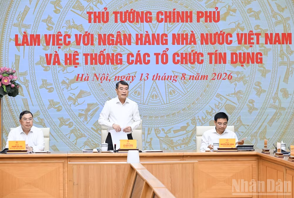 Prime Minister Le Minh Hung chaired a working session with the State Bank of Vietnam and the system of credit institutions. (Photo: Tran Hai)