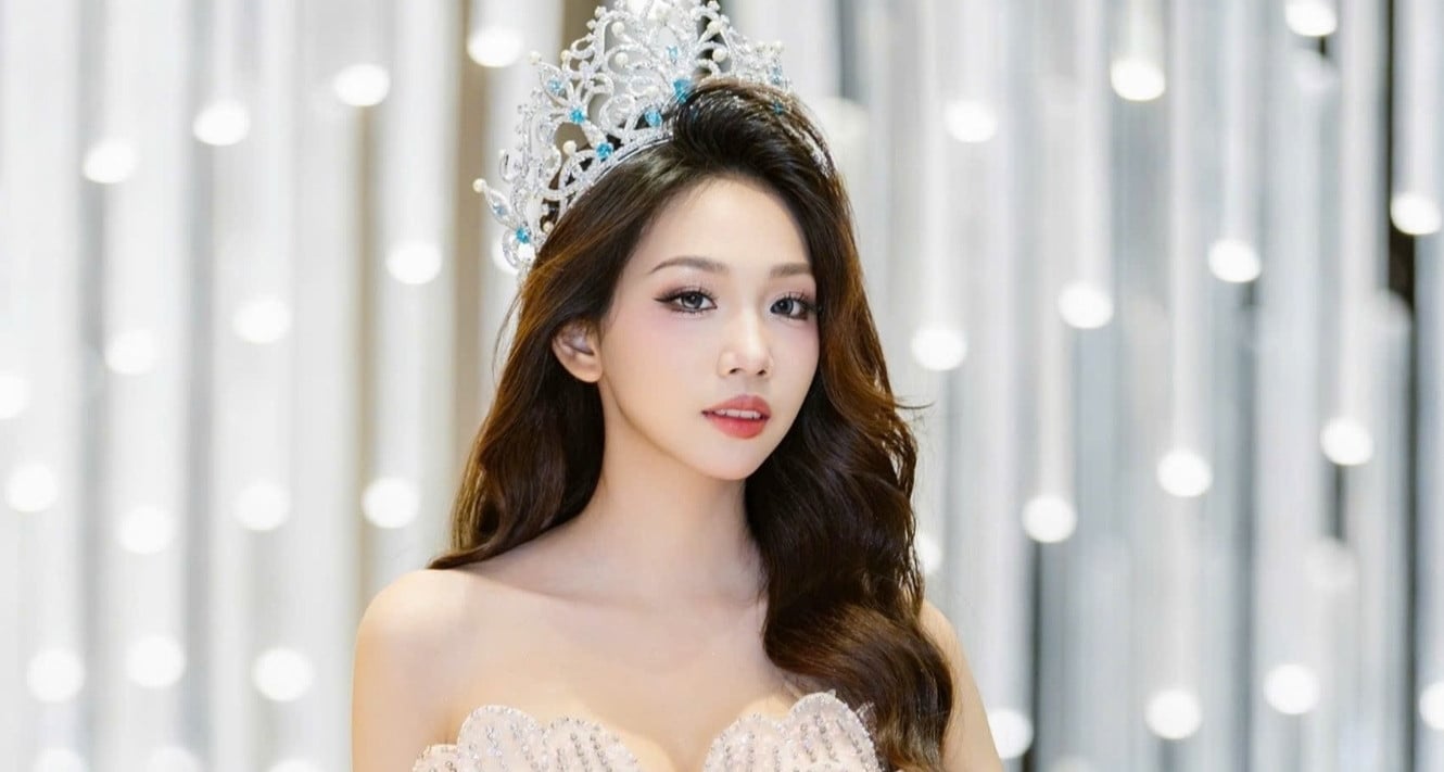 Who is the 18-year-old beauty queen who has just been accepted into four universities?