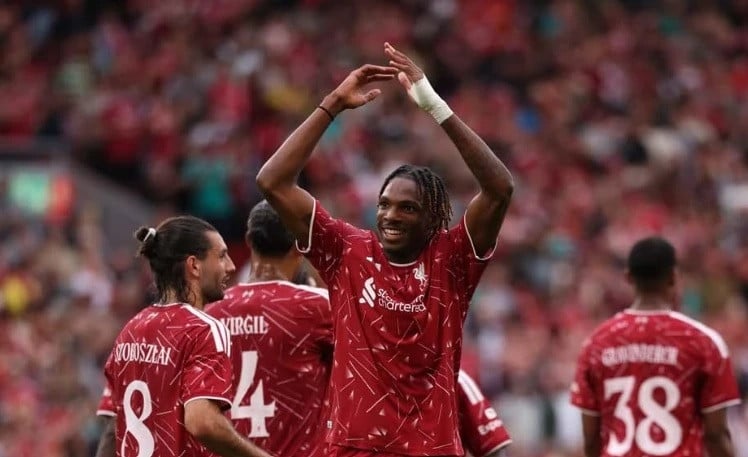 Nënshkrimi i ri 60 milionë funte, Jeremy Jacquet shkëlqeu në fitoren 2-0 të Liverpool ndaj Como. 3 Performanca solide e Jacquet e ndihmoi Liverpoolin të mbante portën e pastër.