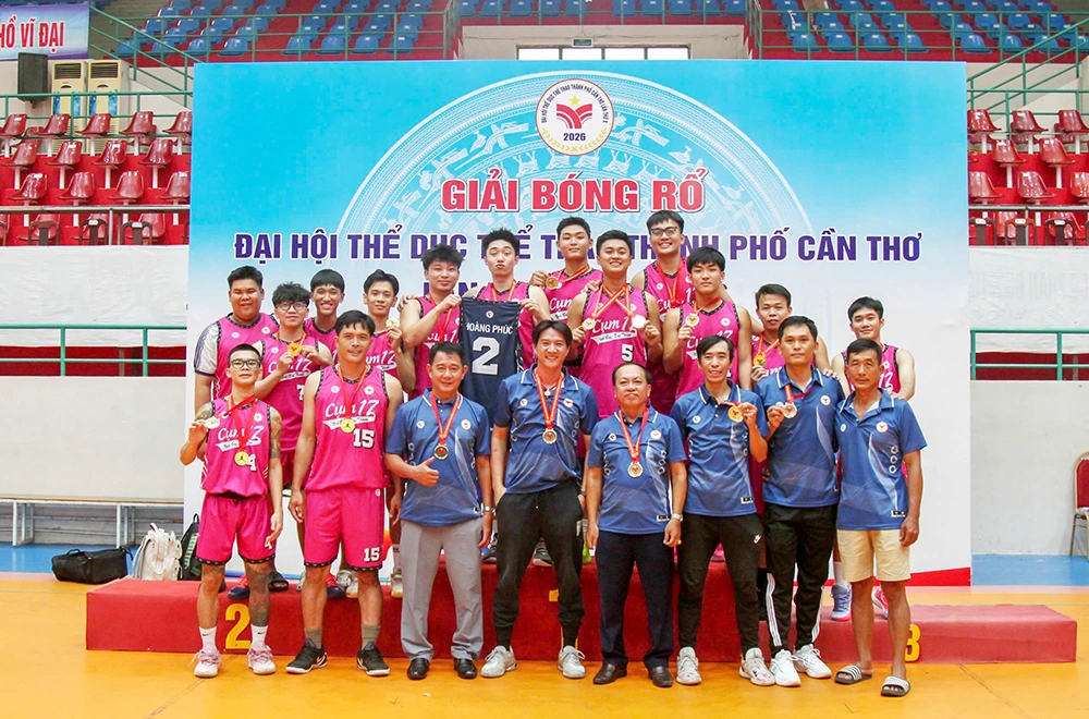 ทีมบาสเกตบอลที่ "ไร้เทียมทาน" ในงานกีฬาประจำปีของเมืองเกิ่นโถ
