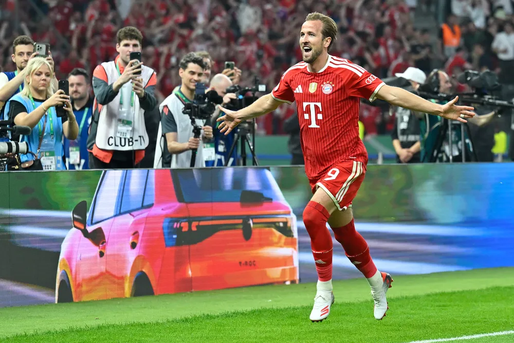 Kane comemora após marcar na final da Copa da Alemanha da temporada passada (Foto: THX)