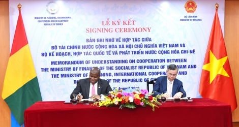 Vietnam en Guinee bevorderen de samenwerking op het gebied van financiën, investeringen en handel.