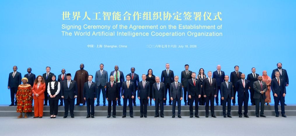 各国は、米国と中国によるAI競争の板挟みになっている。