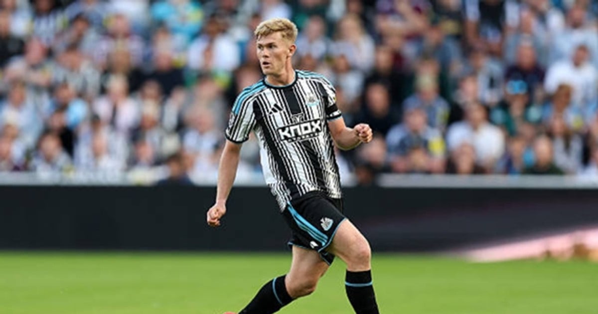 Newcastle eist meer dan 68 miljoen pond voor Lewis Hall, waardoor de transferplannen van Manchester 