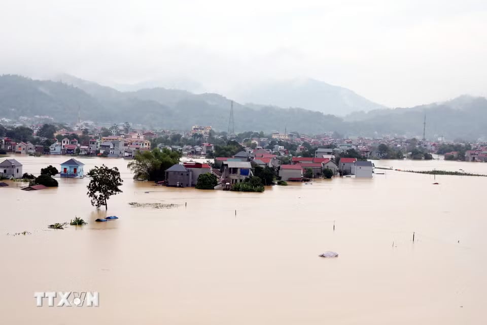 Nhiều khu dân cư tại xã Tràng Định, tỉnh Lạng Sơn, chìm trong biển nước. (Ảnh: Văn Đạt/TTXVN)