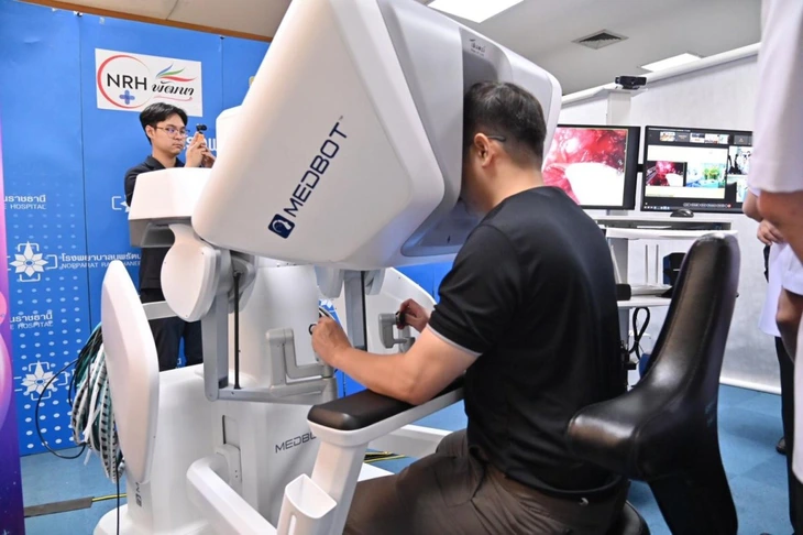 Tailandia realiza su primera cirugía robótica a distancia