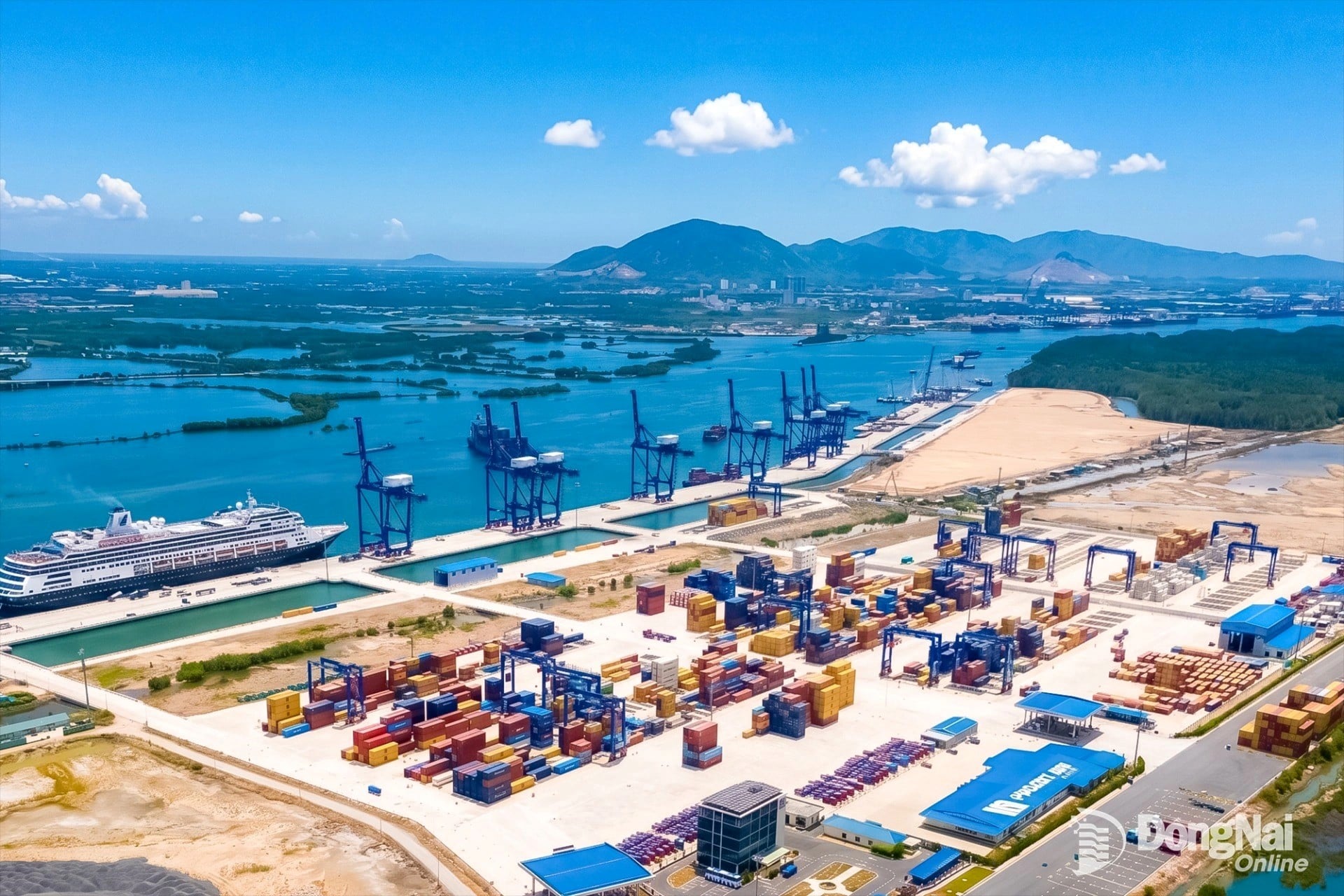 Mở rộng không gian kinh tế từ khu thương mại tự do và logistics tích hợp