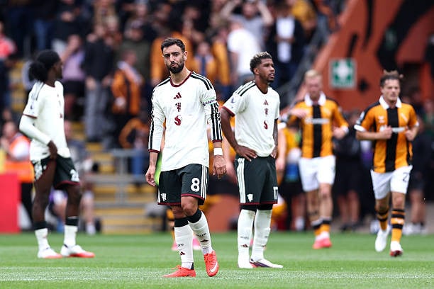 Manchester United pësoi një disfatë të papritur ndaj Hull City në ditën e parë të ndeshjes.