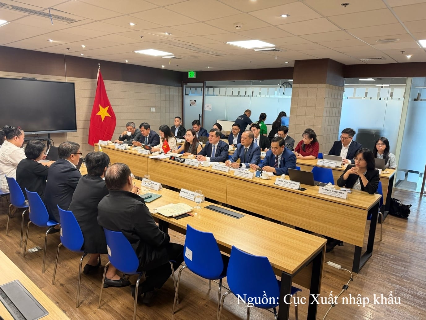 Een Vietnamese interministeriële delegatie werkt in de Filipijnen aan de handel in rijst.